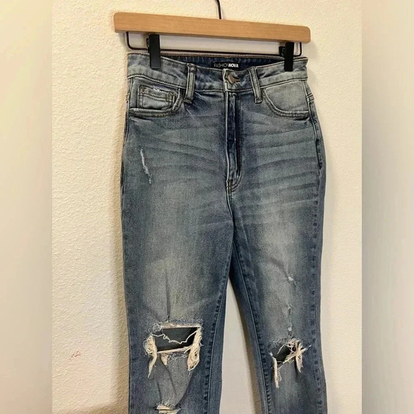 Fashion nova distressed jeans - Picture 2 of 3